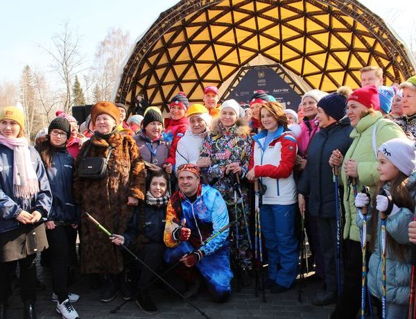 Слушатели Академии активного долголетия приняли участие в фестивале здоровья и северной ходьбы «Ходи, Томск!»